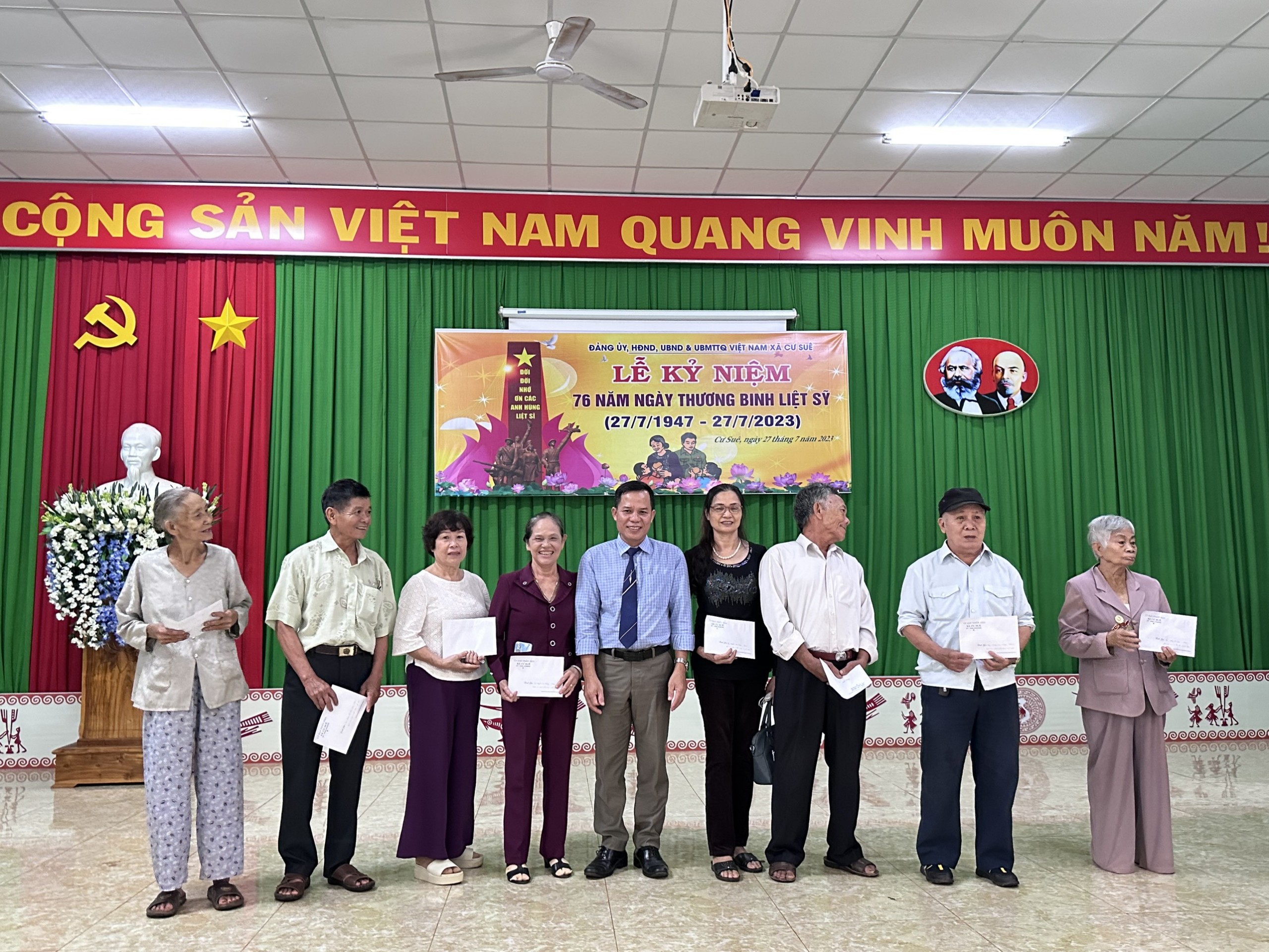 Đảng ủy, HĐND, UBND & UBMTTQ Việt Nam xã Cư Suê tổ chức Lễ kỷ niệm 76 năm ngày Thương binh Liệt sỹ (27/7/1947 - 27/7/2023)